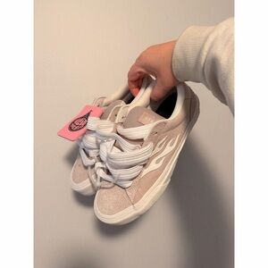 Straye Logan Puff Dusty Pink & White Skate Shoes Men’s 8.5 / Women’s 10 NWT